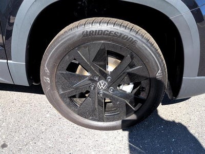 2026 Volkswagen Taos SE Black FWD