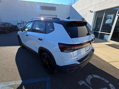 2026 Volkswagen Taos SE Black