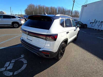 2026 Volkswagen Taos SE Black