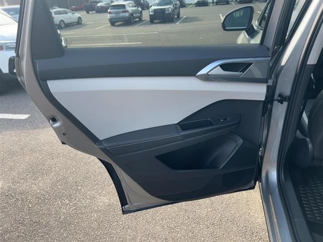 2025 Volkswagen Taos SEL