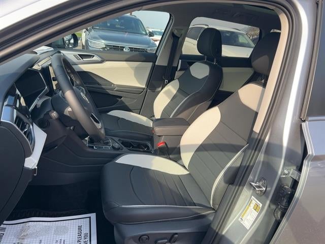 2025 Volkswagen Taos SEL