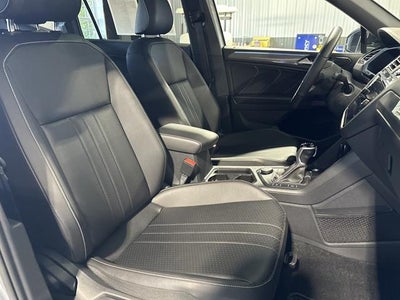 2022 Volkswagen Tiguan SE R-Line Black