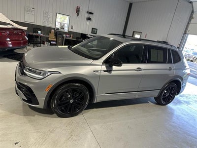 2022 Volkswagen Tiguan SE R-Line Black