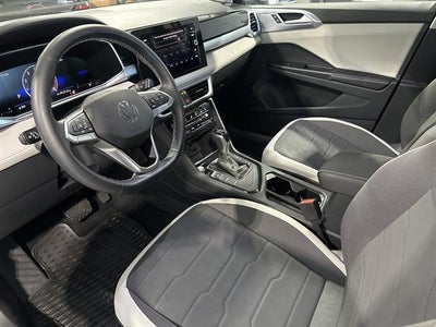 2025 Volkswagen Taos SE