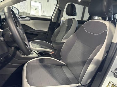 2025 Volkswagen Taos SE