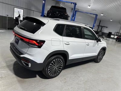 2025 Volkswagen Taos SE