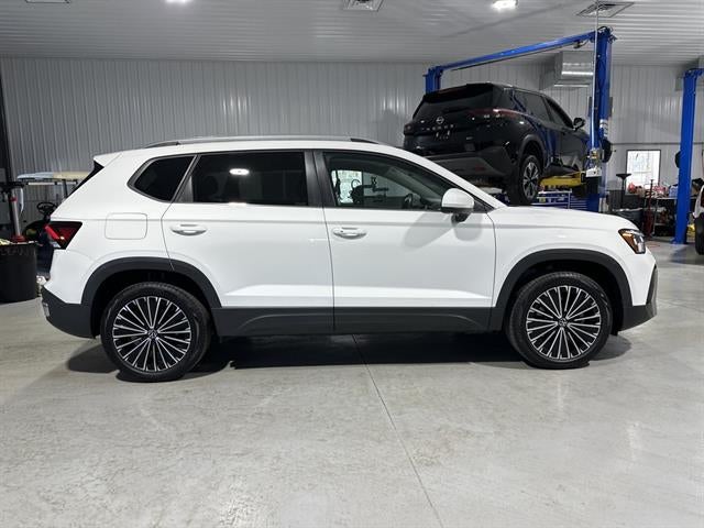 2025 Volkswagen Taos SE