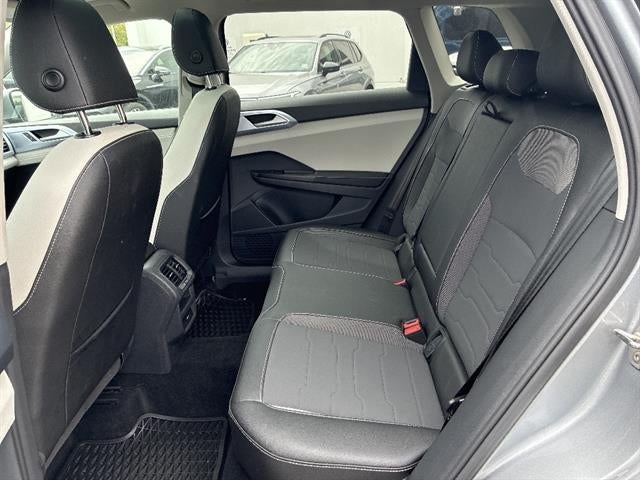 2025 Volkswagen Taos SE FWD