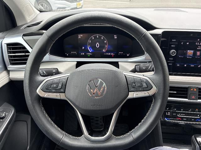 2025 Volkswagen Taos SE FWD