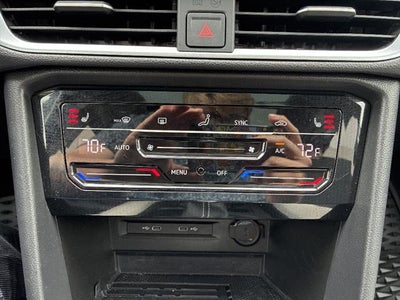 2025 Volkswagen Taos SE FWD