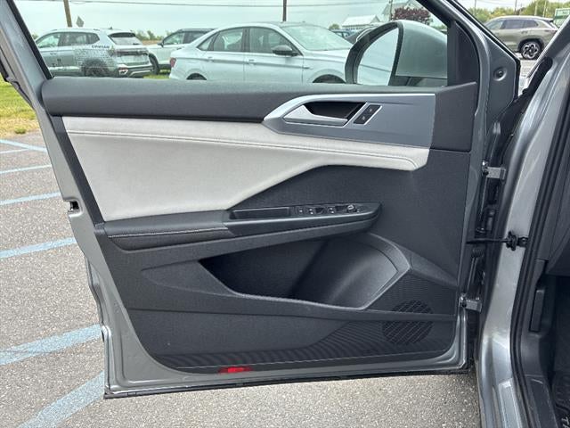 2025 Volkswagen Taos SE FWD