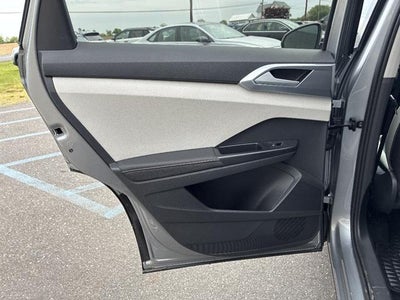 2025 Volkswagen Taos SE FWD