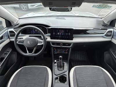 2025 Volkswagen Taos SE FWD