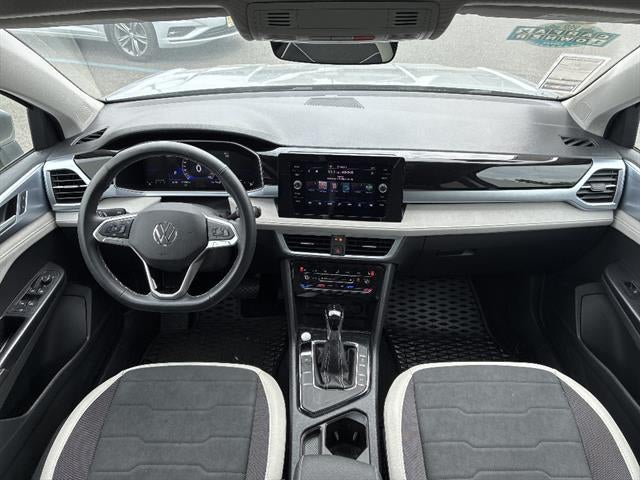 2025 Volkswagen Taos SE FWD