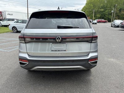 2025 Volkswagen Taos SE FWD