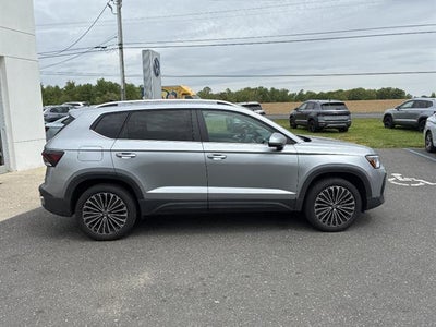 2025 Volkswagen Taos SE FWD