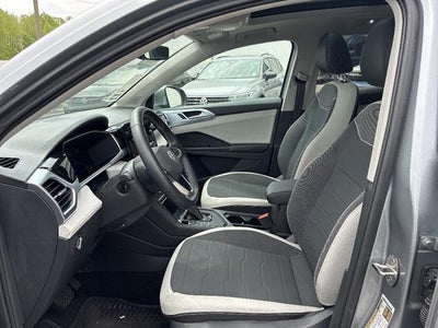 2025 Volkswagen Taos SE FWD