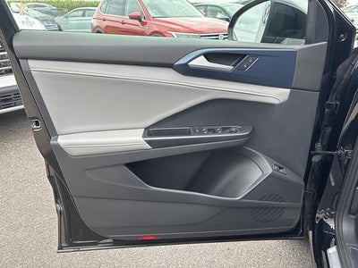 2024 Volkswagen Taos SE 4MOTION