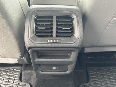 2024 Volkswagen Taos SE 4MOTION