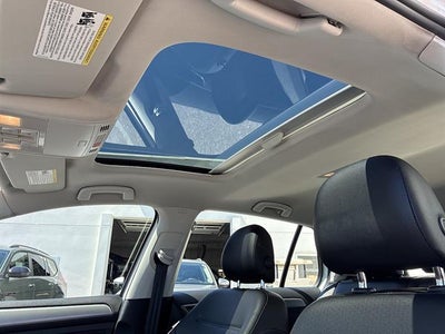 2017 Volkswagen Golf 1.8T 4-Door Wolfsburg Edition Auto