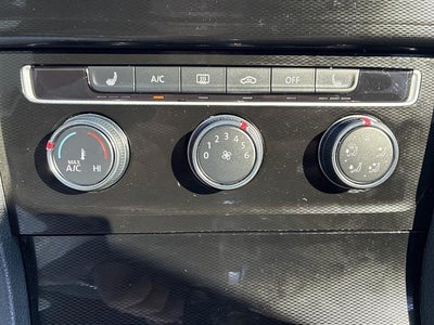 2017 Volkswagen Golf GTI 2.0T 4-Door S DSG