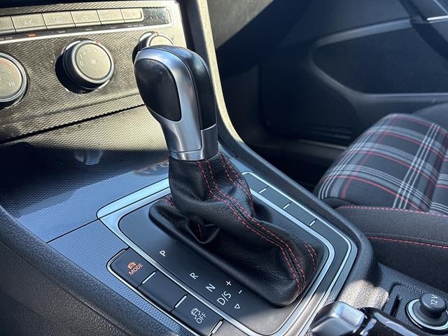 2017 Volkswagen Golf GTI 2.0T 4-Door S DSG