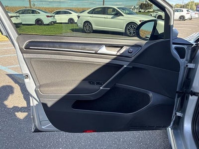 2017 Volkswagen Golf GTI 2.0T 4-Door S DSG