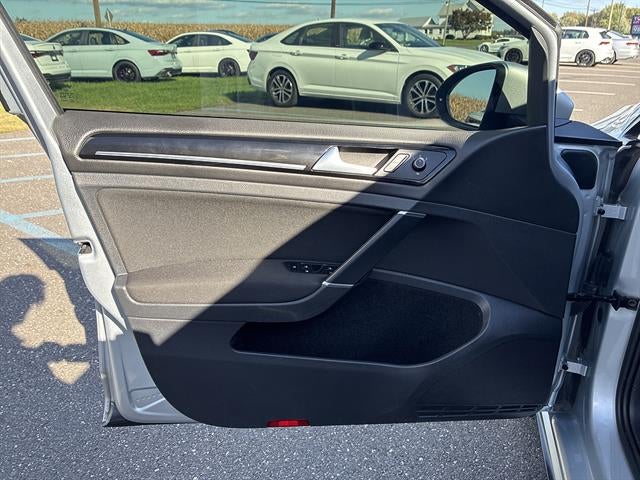 2017 Volkswagen Golf GTI 2.0T 4-Door S DSG