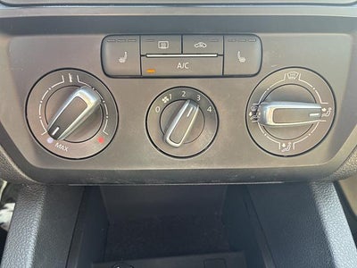 2015 Volkswagen Jetta 4dr Auto 1.8T SE