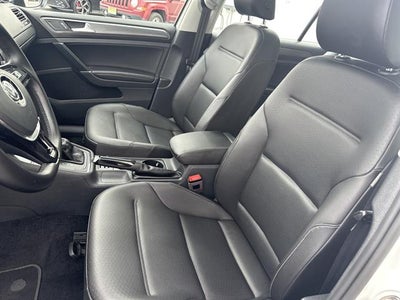 2018 Volkswagen Golf SportWagen SE