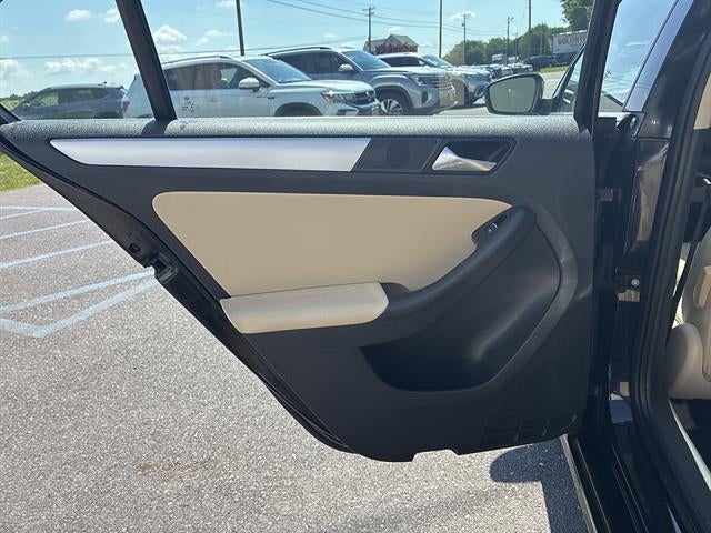 2013 Volkswagen Jetta 4dr Auto SE w/Convenience