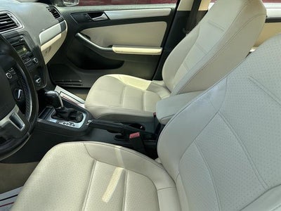 2013 Volkswagen Jetta 4dr Auto SE w/Convenience/Sunroof