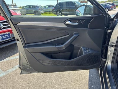 2024 Volkswagen Jetta SE Auto