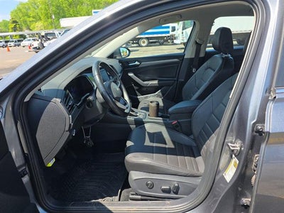 2024 Volkswagen Jetta SE Auto