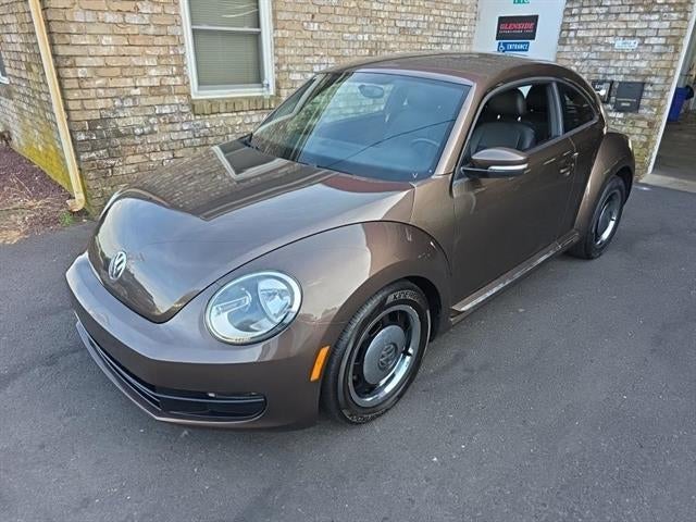 2012 Volkswagen Beetle 2dr Cpe Auto 2.5L PZEV