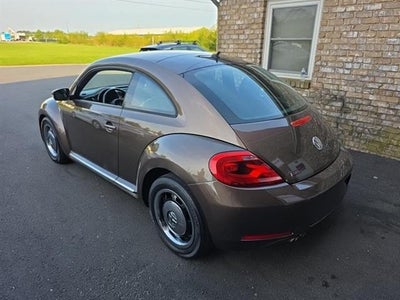 2012 Volkswagen Beetle 2dr Cpe Auto 2.5L PZEV
