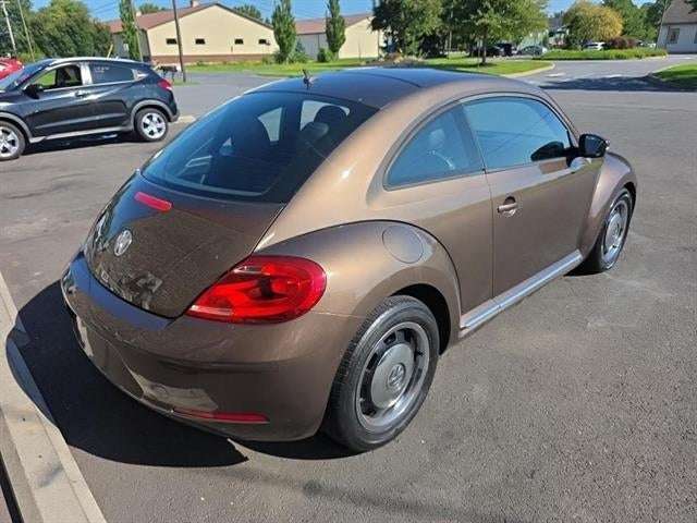 2012 Volkswagen Beetle 2dr Cpe Auto 2.5L PZEV