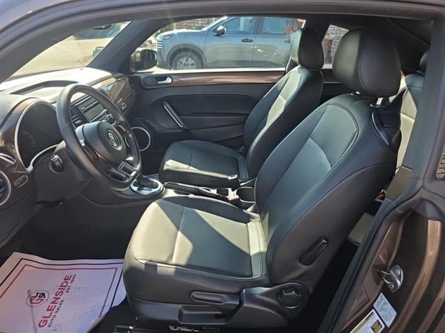 2012 Volkswagen Beetle 2dr Cpe Auto 2.5L PZEV