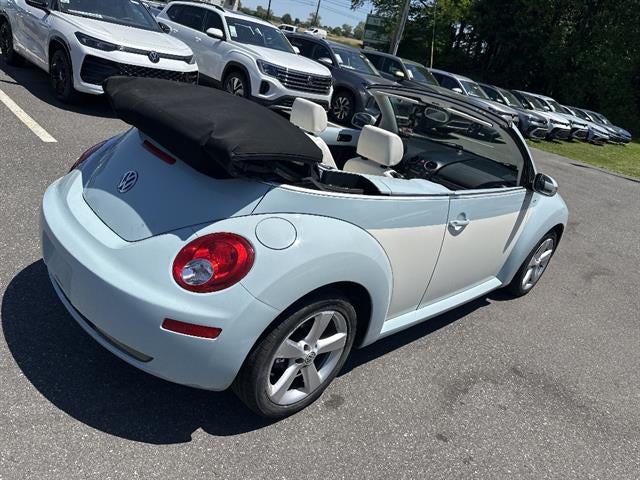 2010 Volkswagen New Beetle Convertible 2dr Auto Final Edition