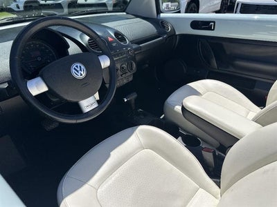 2010 Volkswagen New Beetle Convertible 2dr Auto Final Edition