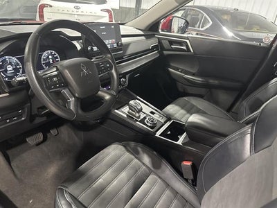 2023 Mitsubishi Outlander PHEV SE