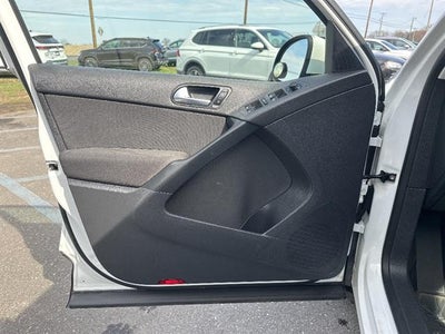 2017 Volkswagen Tiguan Limited 2.0T Limited S 4Motion