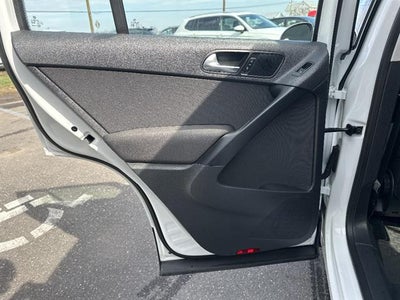 2017 Volkswagen Tiguan Limited 2.0T Limited S 4Motion