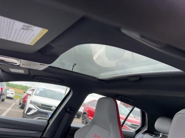 2025 Volkswagen Golf GTI SE