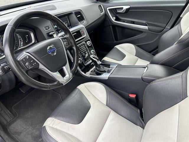 2016 Volvo S60 Cross Country T5 Platinum