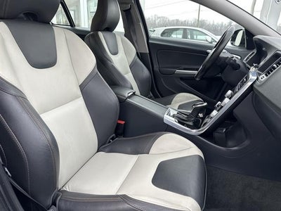 2016 Volvo S60 Cross Country T5 Platinum
